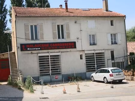 immeuble malaucene - emplacement idéal commerces + appartements