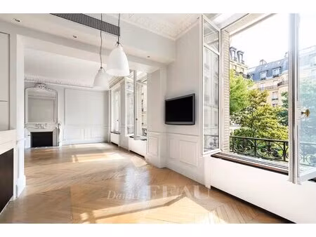 paris viiie - avenue montaigne / triangle d'or