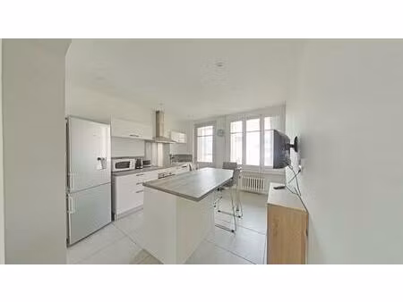 superbe f3 meuble dans un secteur central et dynamique