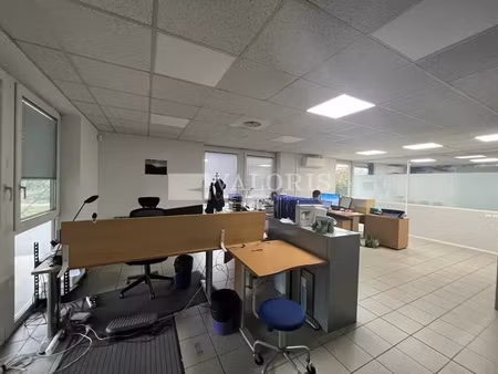 location bureau 200 m² à bron (69500)