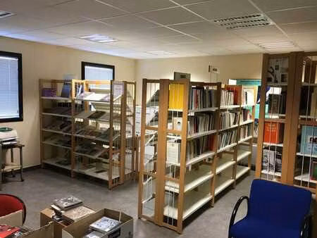 location bureau 330 m² à guipavas (29490)