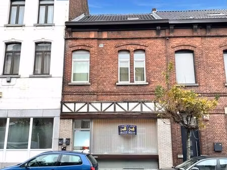 bureau à louer (position stratégique  accès  visibilité)