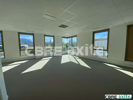 location bureau saint martin le vinoux 3 142 m²
