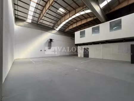 location commerce 1689 m² à dardilly (69570)