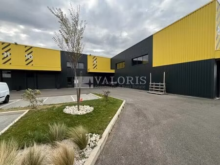 location commerce 540 m² à frans (01480)