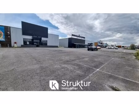 à louer local commercial 472 m² – 5 000 € |hauconcourt