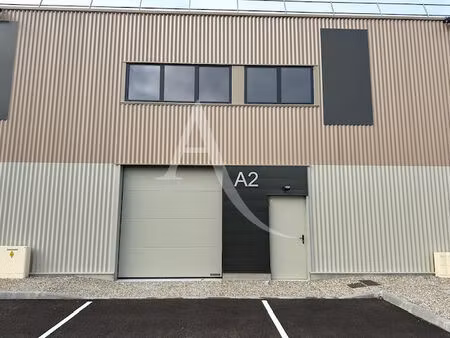 vente commerce 2235 m² montauban (82000)