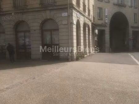 boutique emplacement n1