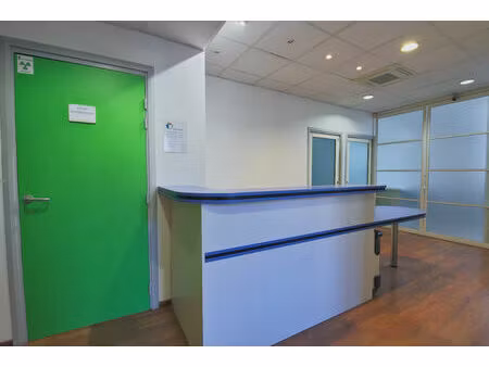 location commerce 85 m² à toulon (83100)