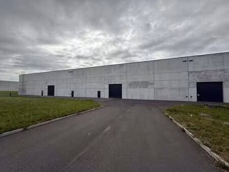 entrepôt neuf de 2500m²