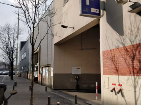 location parking 12 m² à bagnolet (93170)  120 €