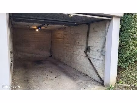 garage box individuel avec porte électrique
