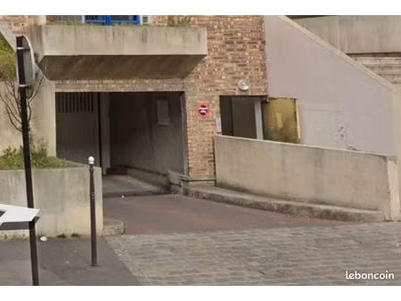 parking à louer ivry port