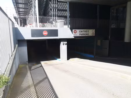 location parking 12 m² à le kremlin-bicetre (94270)  76 €