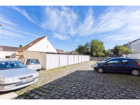 location parking 10 m² à quincy-sous-sénart (91480)  110 €