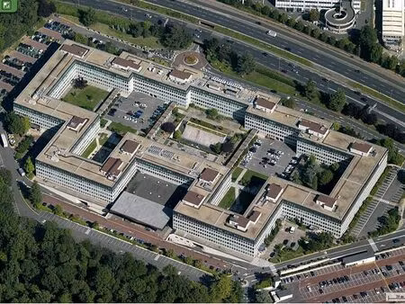 location local d'activités le plessis robinson 1 881 m²