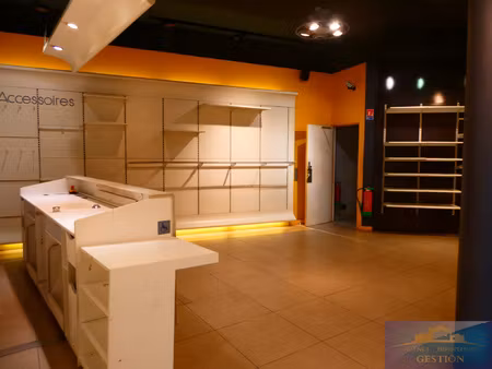 centre-ville sur axe passant  local commercial