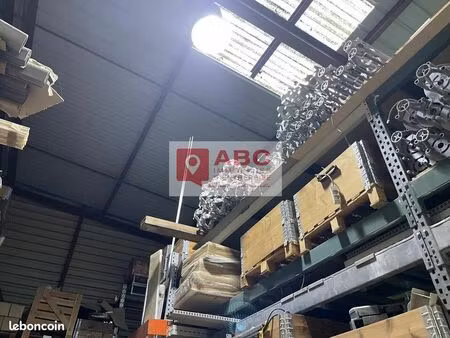 local d'activité 600 m²