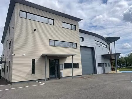 vente local d'activités st pierre du perray 1 030 m²