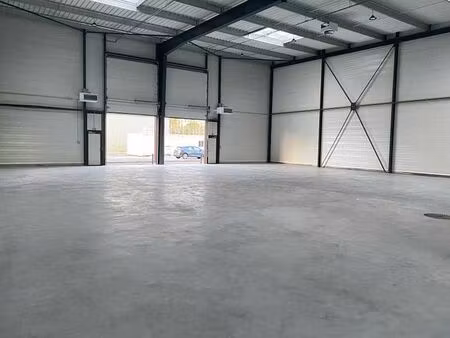 vente local d'activités st pierre du perray 400 m²