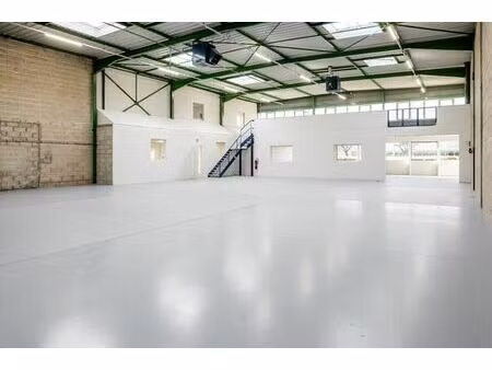 location local d'activités st thibault des vignes 1 587 m²