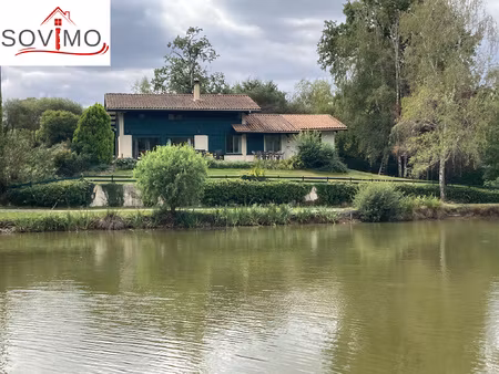 calme et sérénité pour ce pavillon avec ses 2 étangs et son