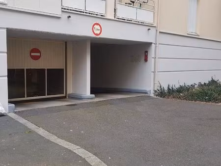 place de parking sous terrain rueil gare