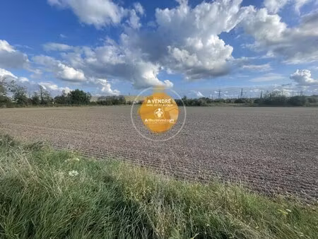 terrain constructible de 15 872 m2