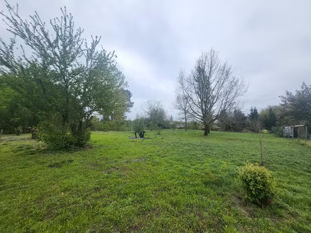 a vendre terrain constructible de 1000 m2 à 10 kilomètres de blaye