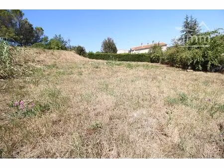 a vendre terrain constructible viabilisé de 902 m²