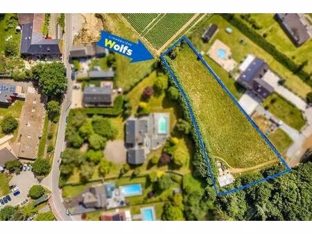 belle parcelle à bâtir de +/- 2.600 m² !