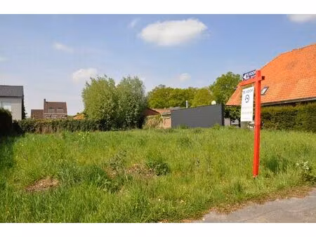 perceel bouwgrond van 700 m² te koop langs de bruggesteenweg te meulebeke - commerciële li