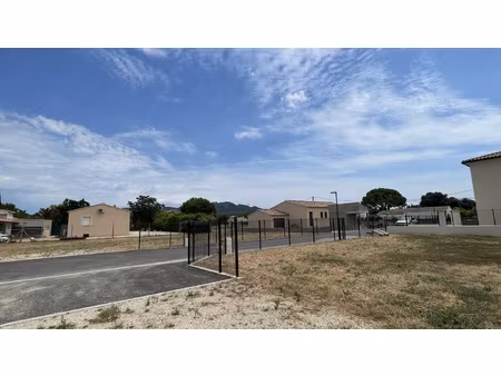 terrain constructible de 594 m2 à violès  15 min d'orange