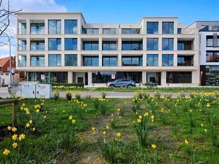 nouveau bâtiment commercial (252 m²) à sint-andries