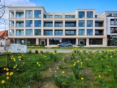 bureaux récemment construits (1 013 m²) dans un emplacement de premier ordre à sint-andrie
