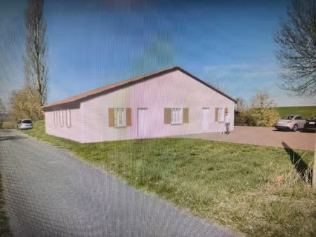 terrain de 3300 m2 plat avec vue dégagée sur la campagne