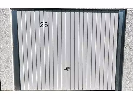 location stationnement  15 m² t- à chinon  53 €