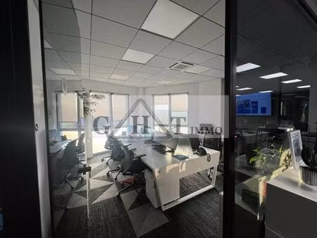 a vendre a massy entrepot et bureaux de 1324 m²