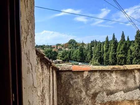 aups  charmant appartement en duplex avec terrasse.