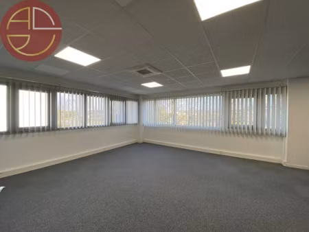 location locaux professionnels 100 m² à castelnau-d'estrétefonds (31620)  1 300 €