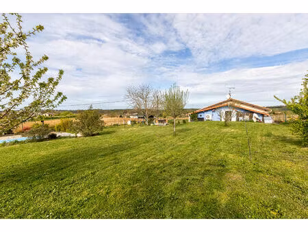 maison 4 chambres  2600 m² de terrains avec piscine  proche miramont de guyenne.