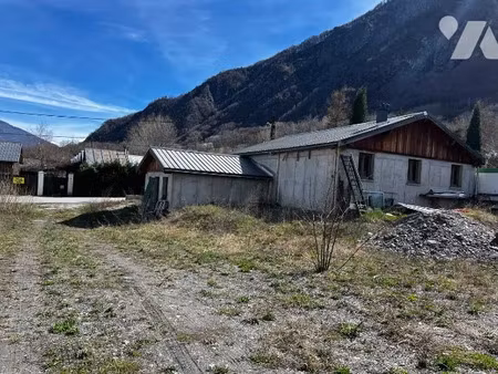 vente locaux professionnels à saint-jean-de-maurienne (73300)  236 250 €