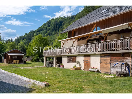 ferme rénovée avec dépendances proche annecy