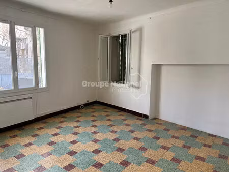 appartement t2 plain-pied en rdc avec terrasse et jardinet. redessan