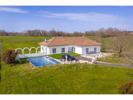 grande maison familiale avec piscine et dépendance