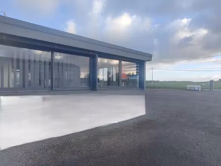 location commerce 30 m² à cravans (17260)