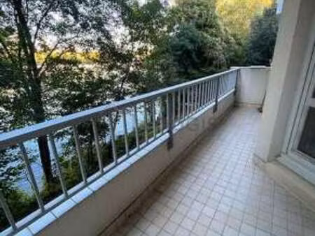 studio meublé avec terrasse  ascenseur et cave