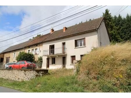 maison de campagne à vendre ouvrant sur un petit coteau