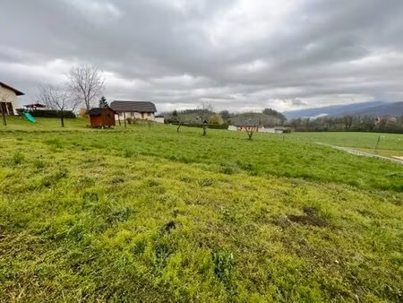 terrain constructible de 901m²