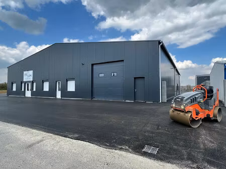 location local commercial 2 pièces  400.00m²  soullans